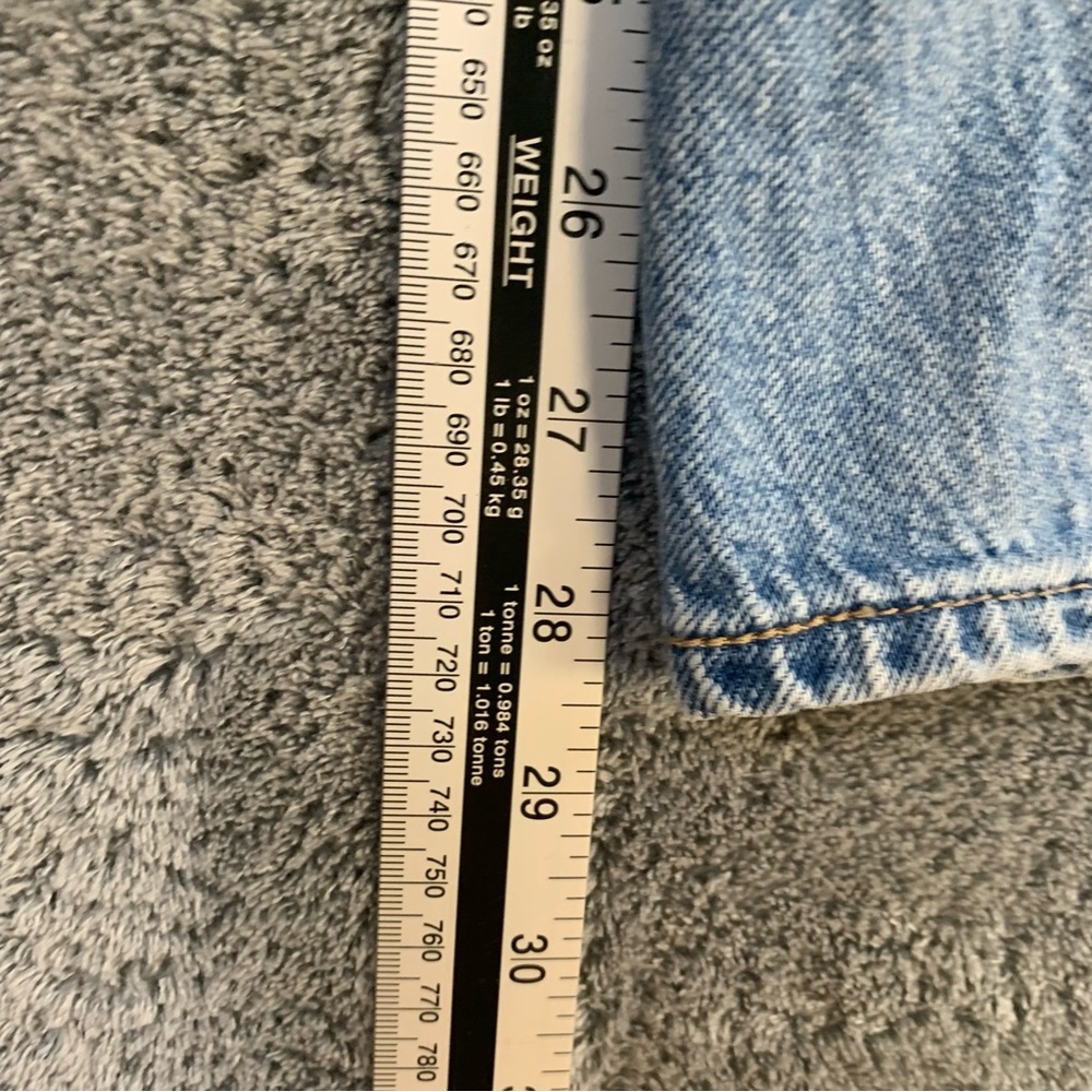 Levi’s Baggy Dad Jean Slightly Distressed Light Wash Size 26 /29” Inseam Midrise - Picture 9 of 14